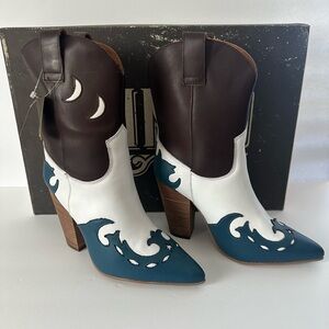 Dingo Brown and White Heeled Boots with Artistic Design